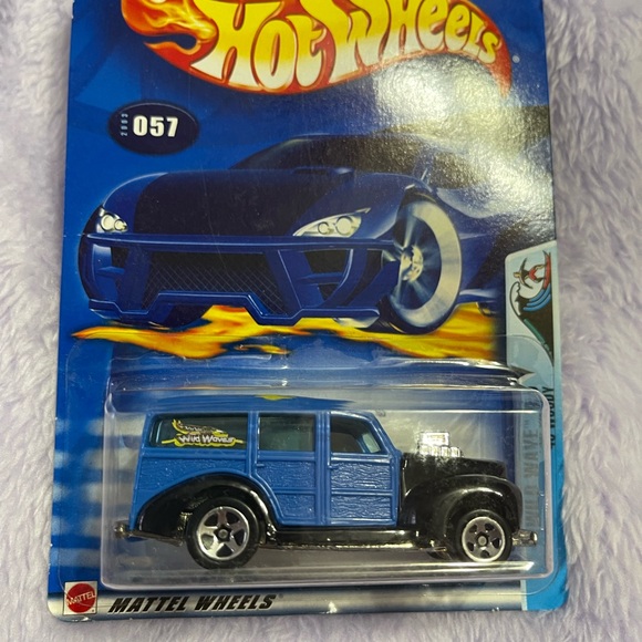 Hot Wheels Other - Hot wheels Blue Woodie Wagon.   New!